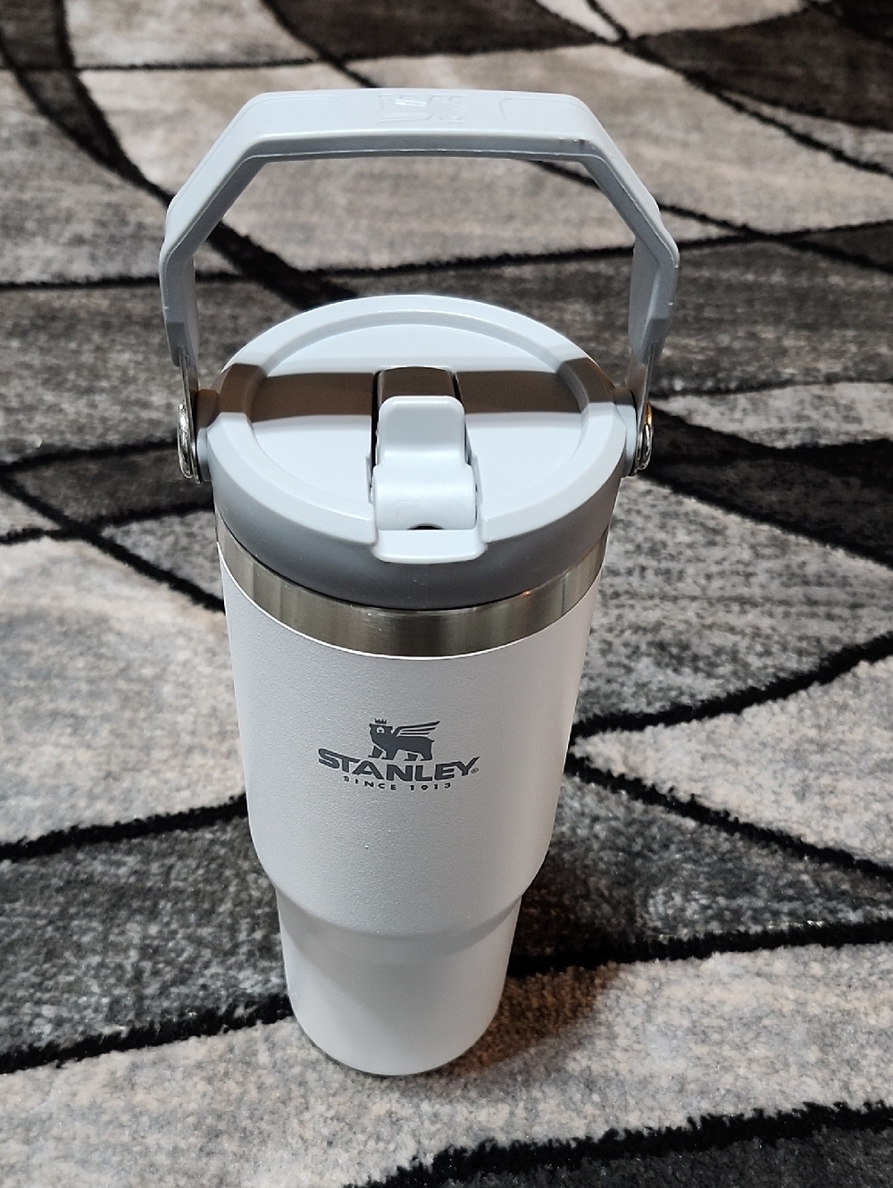 STANLEY WHITE ICE FLOW FLIP HANDLE DOUBLE-WALL VACCUM INSULATED 30 OZ TUMBLER